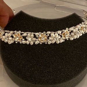 David's Bridal Headpiece Collection ENML FLWR /PRL
RHN N HEADBAND